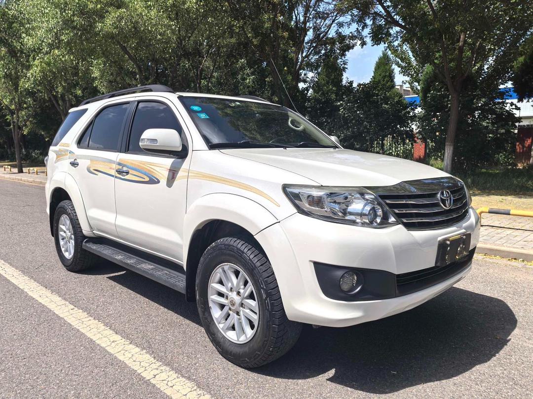 Toyota Fortuner (White) – Used SUV